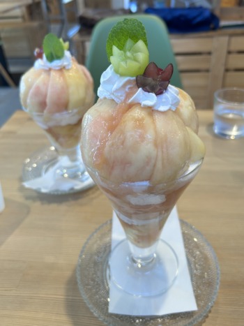 桃好きにはたまらない♡絶品桃パフェ